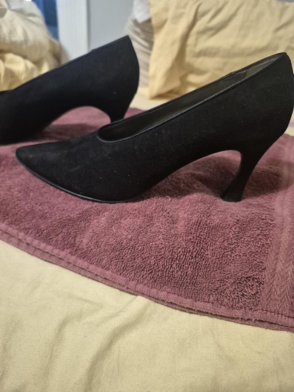 Vintage Yves Saint Laurent Black Suede Pointed-Toe Pumps - Picture 10 of 13